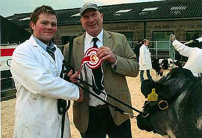 Doug Hazel presents Boomer Birch with class 6 winner Bringlee Bonzo